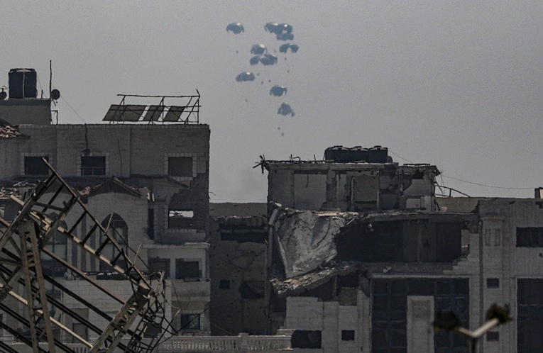 Zrzuty żywności w Strefie Gazy