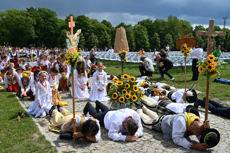 Ponad 7 dni wędrowali do Matki 