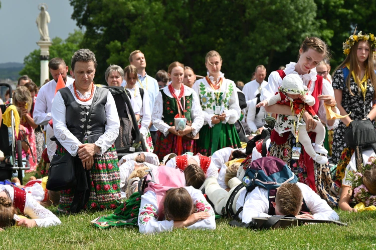 Ponad 7 dni wędrowali do Matki 