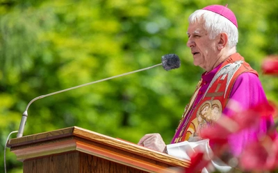Bp Szkudło do oazowiczów: Naszą tożsamością jest "znać Jezusa"