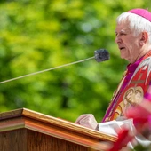Bp Szkudło do oazowiczów: Naszą tożsamością jest "znać Jezusa"