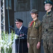 Msza św. i apel poległych na pl. Krasińskich