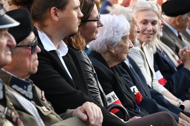Msza św. i apel poległych na pl. Krasińskich
