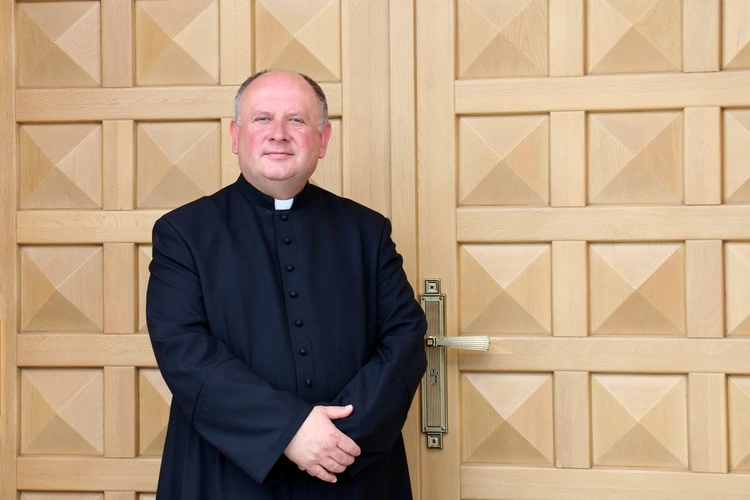 Ks. Mirosław Kszczot zachęca do podjęcia dobrowolnej abstynencji.