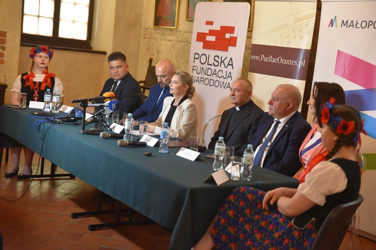 Puellae Orantes po powrocie z Singapuru