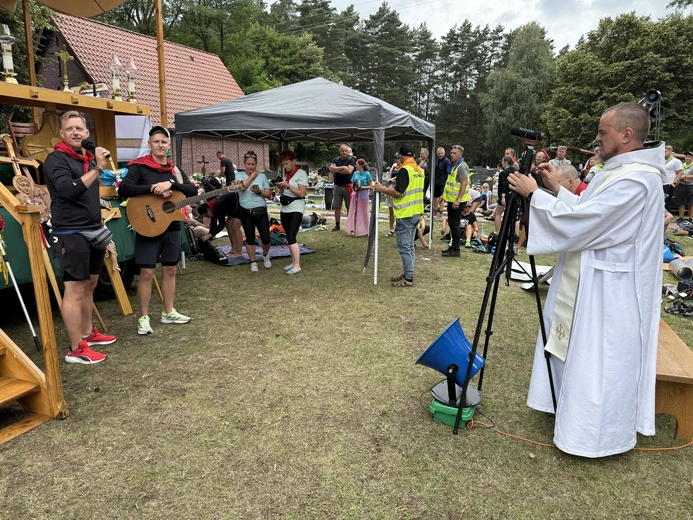 80. Pielgrzymka Rybnicka - postój w Miotku