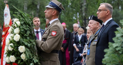 Przed pomnikiem Gloria Victis w godzinę "W" oddano hołd powstańcom