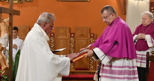 Obrzęd wprowadzenia proboszcza do zielonogórskiej konkatedry