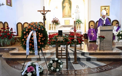 Abp Galbas przewodniczył Mszy pogrzebowej bezdomnego zamordowanego przez księdza z Przypek