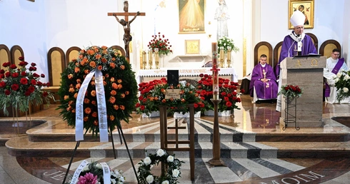 Abp Galbas przewodniczył Mszy pogrzebowej bezdomnego zamordowanego przez księdza z Przypek