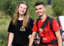 Wezmą ślub podczas pieszej pielgrzymki na Jasną Górę! Skąd u nich ten pomysł? [WYWIAD]