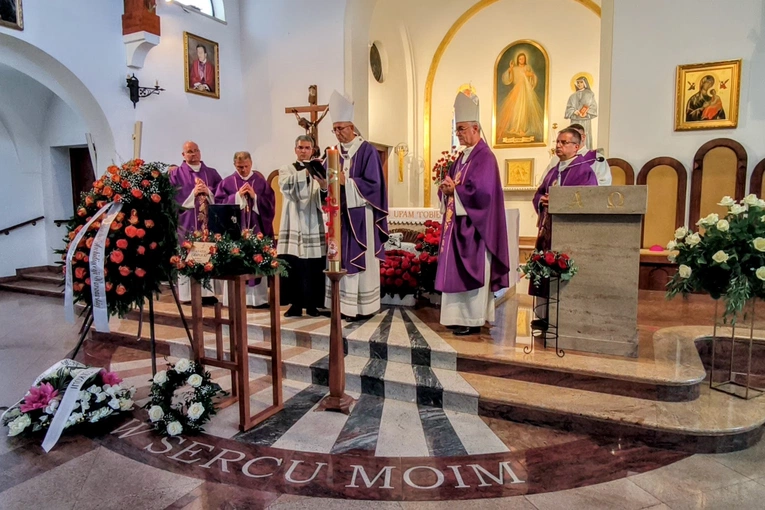 Abp Galbas na pogrzebie zamordowanego: Chciał dzielić się nadzieją