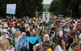 41 tys. kroków dziennie na Jasną Górę. W Polsce trwa szczyt sezonu pielgrzymkowego