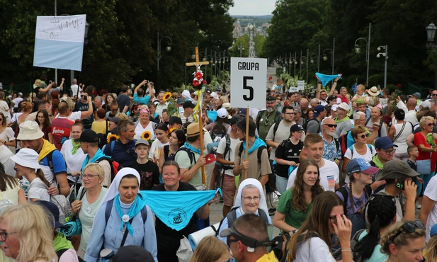 41 tys. kroków dziennie na Jasną Górę. W Polsce trwa szczyt sezonu pielgrzymkowego