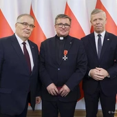 Warszawa-Księżówka. Ks. Leszek Mirek uhonorowany przez prezydenta RP