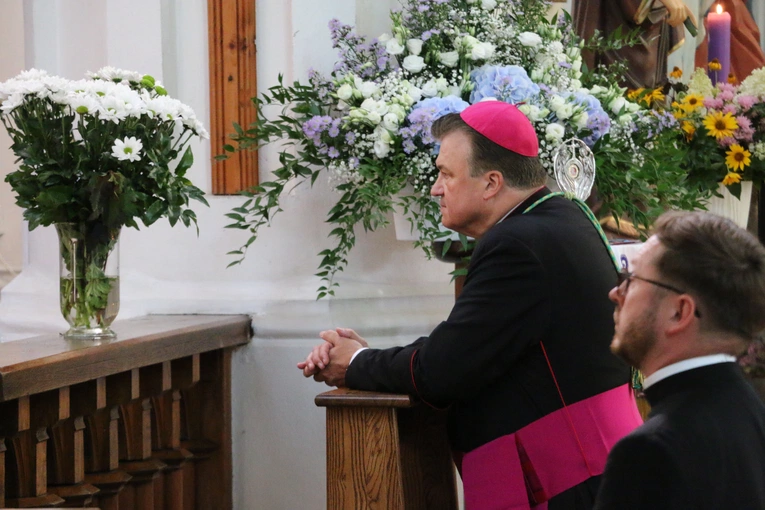 Popowo Kościelne. Poświęcenie cegły z Dzrwi Świętych bazyliki św. Piotra w Watykanie