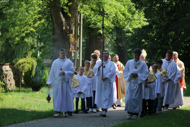 Popowo Kościelne. Poświęcenie cegły z Dzrwi Świętych bazyliki św. Piotra w Watykanie