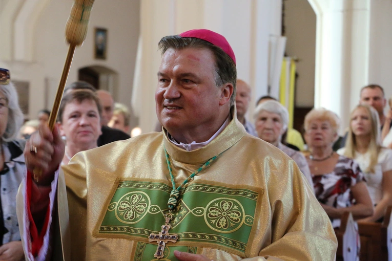Popowo Kościelne. Poświęcenie cegły z Dzrwi Świętych bazyliki św. Piotra w Watykanie