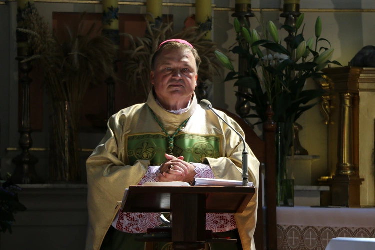 Popowo Kościelne. Poświęcenie cegły z Dzrwi Świętych bazyliki św. Piotra w Watykanie