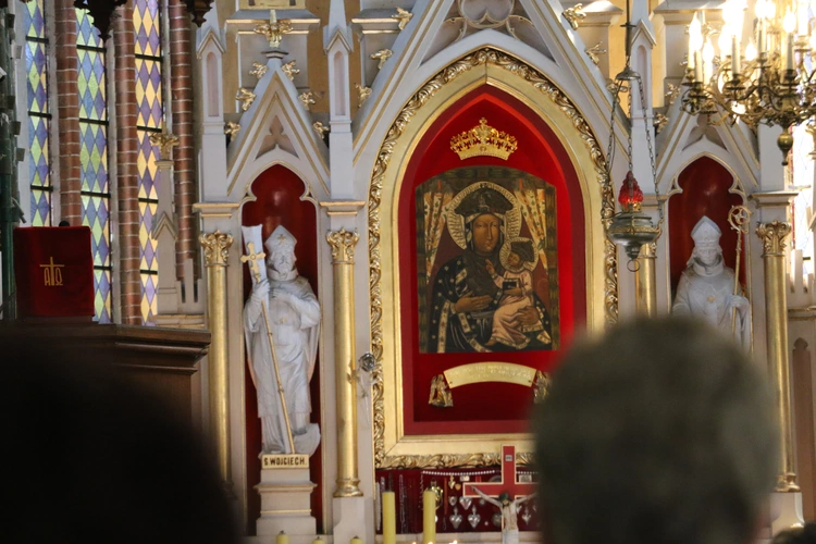 Popowo Kościelne. Poświęcenie cegły z Dzrwi Świętych bazyliki św. Piotra w Watykanie