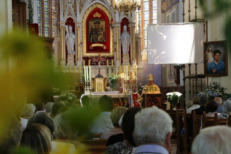 Popowo Kościelne. Poświęcenie cegły z Dzrwi Świętych bazyliki św. Piotra w Watykanie
