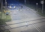 Mikołów. Dziecko bawiło się na torach. Policjanci zabrali go w ostatnim momencie