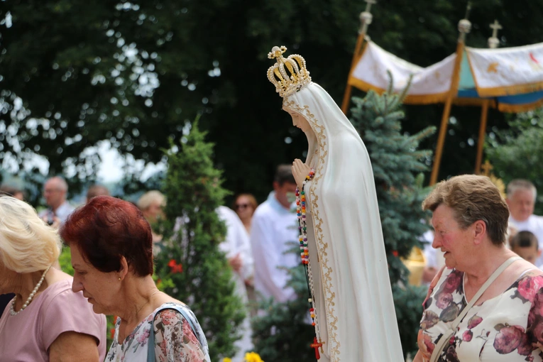 Popowo Kościelne. Poświęcenie cegły z Dzrwi Świętych bazyliki św. Piotra w Watykanie