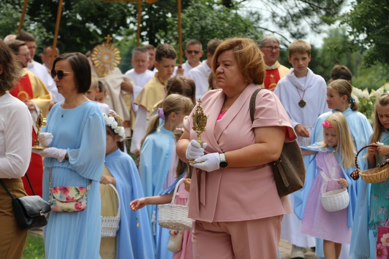 Popowo Kościelne. Poświęcenie cegły z Dzrwi Świętych bazyliki św. Piotra w Watykanie