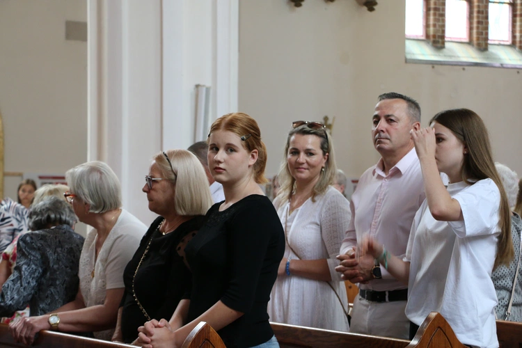 Popowo Kościelne. Poświęcenie cegły z Dzrwi Świętych bazyliki św. Piotra w Watykanie