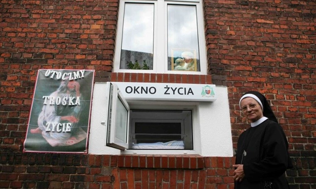 Piekary Śląskie. Noworodek w Oknie Życia, które kończy swoją działalność