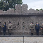 Przy Pomniku Ofiar Rzezi Woli