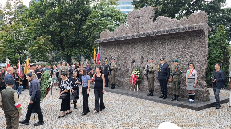 Przy Pomniku Ofiar Rzezi Woli