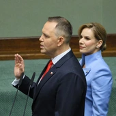 Karol Nawrocki składający prezydencką przysięgę