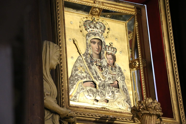 Szczawin Kościelny. Konsekracja ołtarza