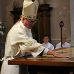 Szczawin Kościelny. Konsekracja ołtarza