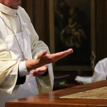 Szczawin Kościelny. Konsekracja ołtarza