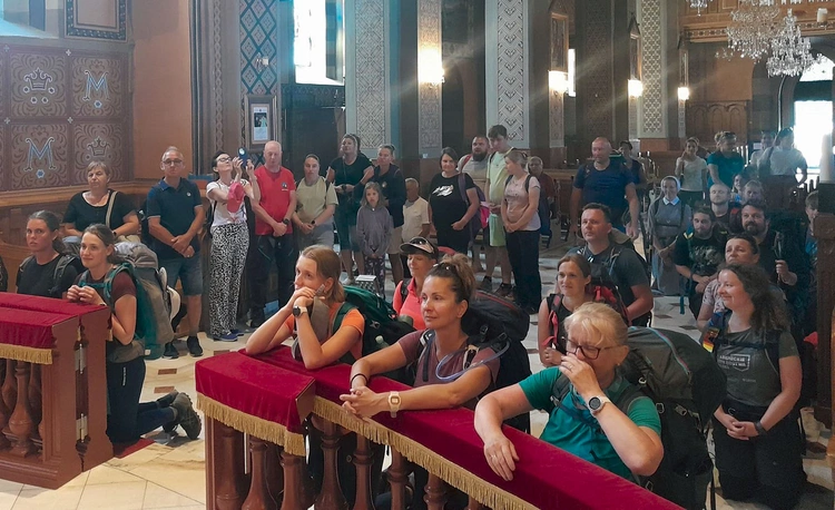  Po raz 14. szli od Królowej Beskidów do Królowej Podhala.