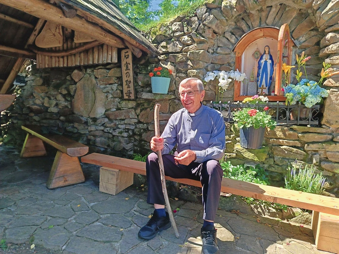 O Japonii  z ks. Janem rozmawiamy w Istebnej na Polance, gdzie znajduje się rodzinna kapliczka misjonarza. 