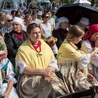  Czas sierpniowego pielgrzymowania stwarza możliwość spotkania reprezentantek różnych stanów, zawodów  i grup społecznych. 