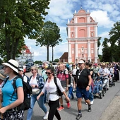 Pielgrzymi przez 13 dni mają do pokonania 420 kilometrów.