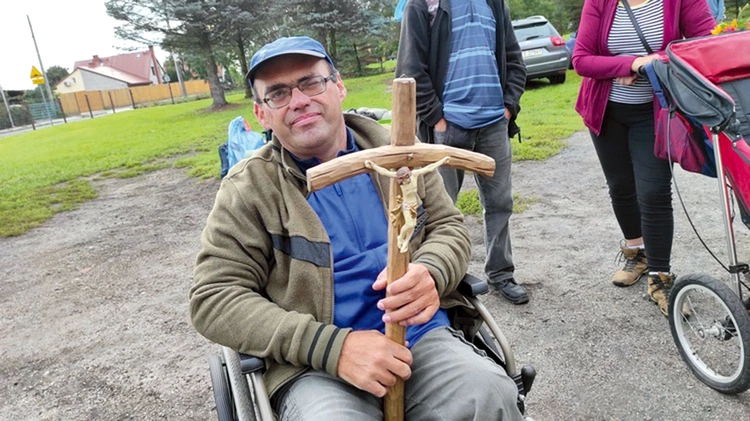 Pieszo, na wózkach, rowerach – niepełnosprawni też pielgrzymują!  