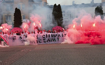 W Sochaczewie w obchodach uczestniczyły tłumy mieszkańców.