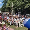 Na zaproszenie ordynariusza przybyli małżonkowie i całe rodziny.