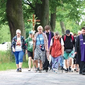Pielgrzymi na Jasną Górę tradycyjnie wyruszyli z sanktuarium Matki Bożej Gietrzwałdzkiej.