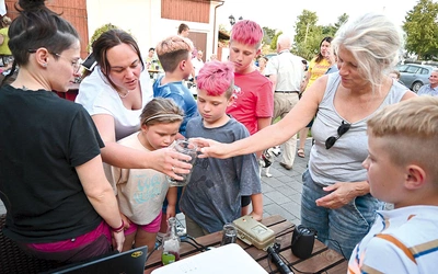 Podczas spotkania można było zobaczyć z bliska detektor, odchody i zmumifikowanego nietoperza.