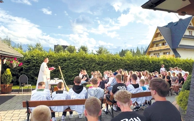 Ważnym punktem każdego dnia była Eucharystia. 