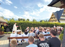 Ważnym punktem każdego dnia była Eucharystia. 