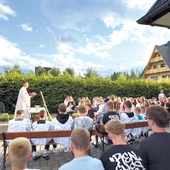 Ważnym punktem każdego dnia była Eucharystia. 