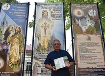 Ks. Józef Drabik prezentuje atrakcyjną propozycję pielgrzymowania.