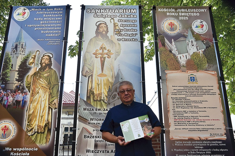 Ks. Józef Drabik prezentuje atrakcyjną propozycję pielgrzymowania.